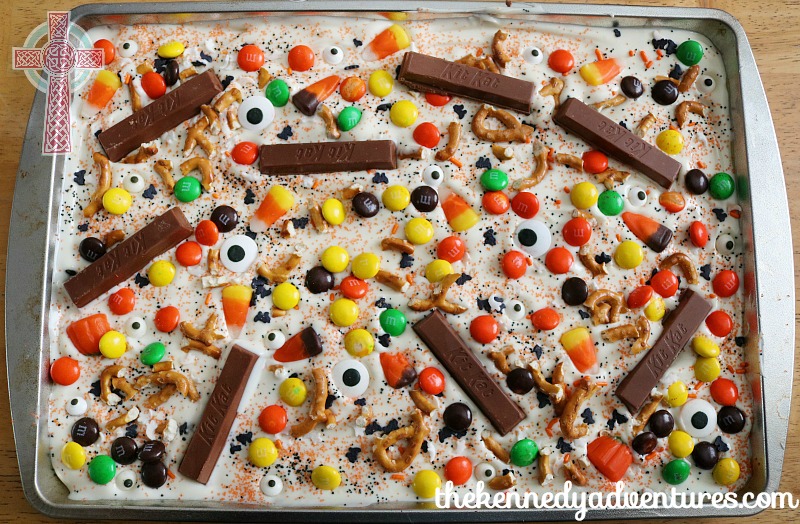 Halloween Candy Bark - perfect for party treats or movie nights!