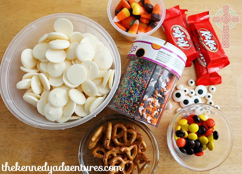 Halloween Candy Bark Ingredients - make this for your Halloween Party!