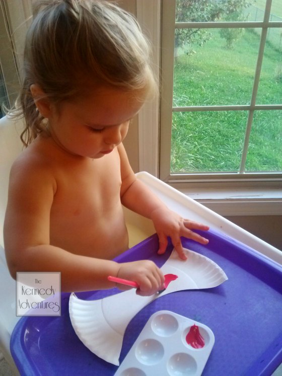 painting paper plate apple craft #playfulpreschool 