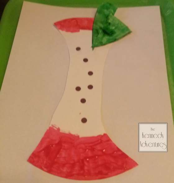 paper plate apple craft #playfulpreschool 