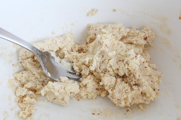 mexican wedding cakes with nuts