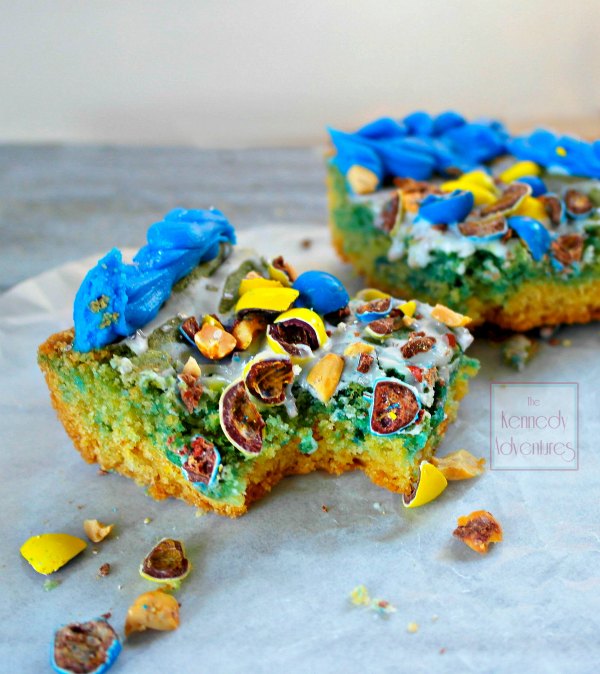 Minion inspired Sugar Cookie Bars 