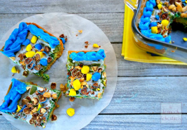 Minion inspired Sugar Cookie Bars 