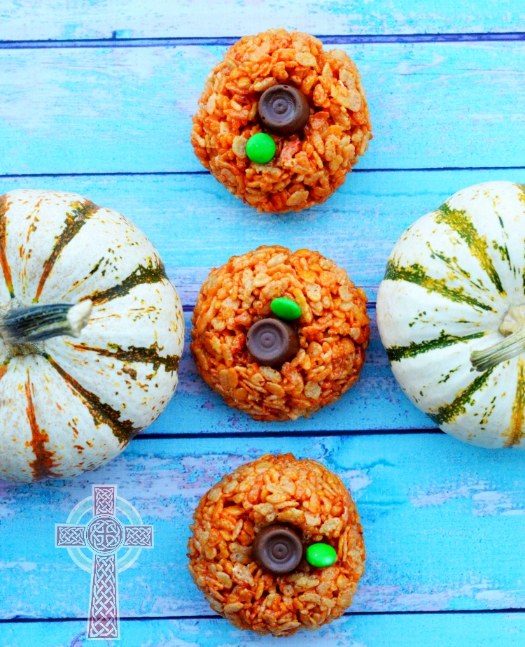 Pumpkin treats made from rice cereal -- super simple and perfect for fall get togethers