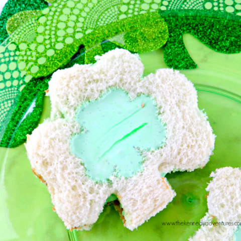 These Shamrock Sandwiches are perfect for your Saint Patrick's Day party!