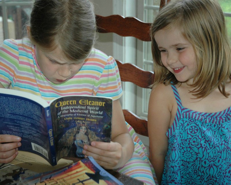 Worried about homeschool history with a big family Don't stress! Teaching history through literature works beautifully for multiple ages.